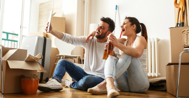 Traiul in doi: 15 solutii care sa te ajute cand te muti cu iubitul