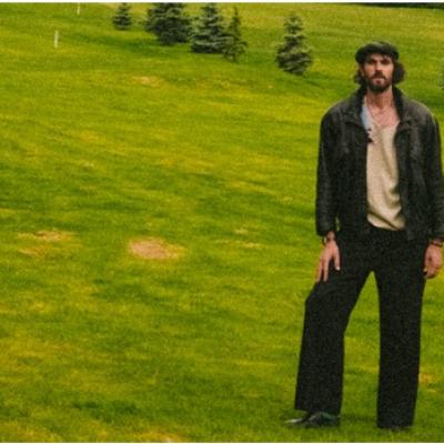 MIHAIL LANSEAZĂ HAI SĂ FUGIM—O SCRISOARE DE DRAGOSTE CĂTRE COPILĂRIA ANALOG ȘI SPIRITUL UMAN CARE UNEȘTE