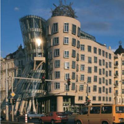 Arhitectura inedita: Dancing House, Praga