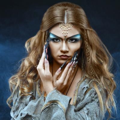 Top 4 fete rele din carti bune