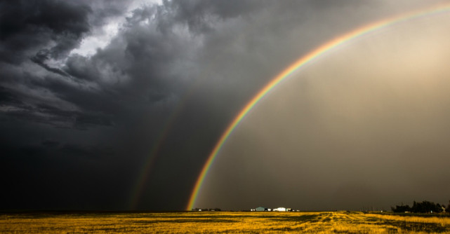 Acceptă furtunile din viața ta. După ele apare cel mai frumos curcubeu