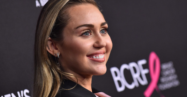 Adevărul cutremurător din spatele datei de 25 august! Semnul bizar care o leagă pe viață pe Miley Cyrus de Dolly Parton