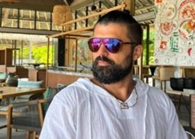 Cine este Ali Habron de la Insula Iubirii? Tânărul stomatolog atrage toate privirile