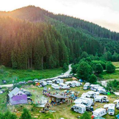 Retreat Wisdom: O călătorie transformațională spre autenticitate, natură și comunitate