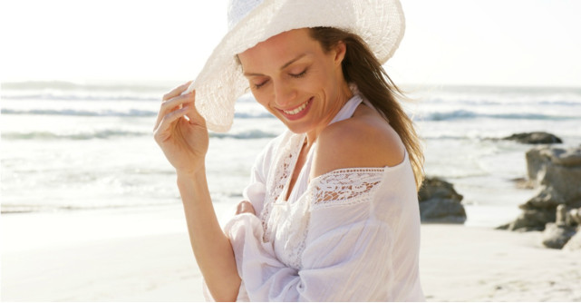 7 rochii stil cămașă pentru plimbări pe plajă