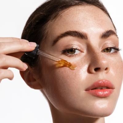 De ce ai nevoie de un ser cu vitamina C pentru revitalizarea tenului după 30 de ani 