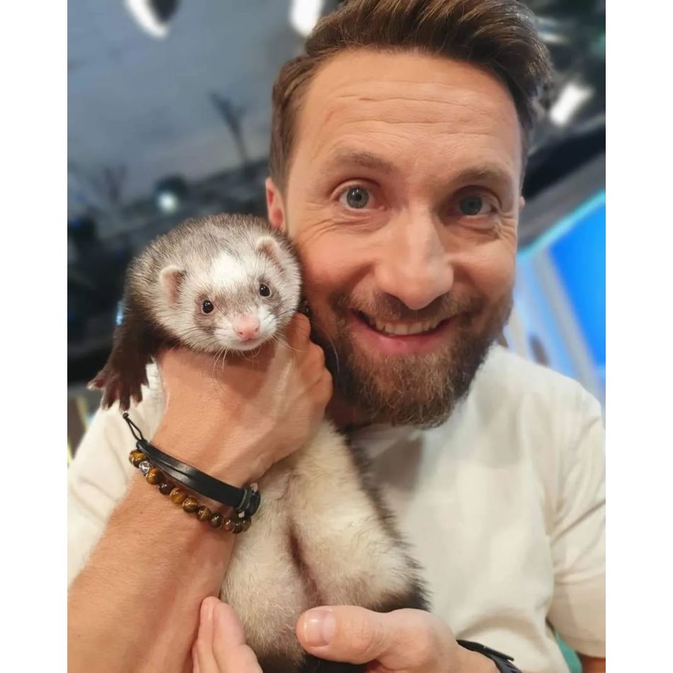 Dani Oțil a trecut prin momente teribile. Prezentatorul tv a fost bătut de o gașcă de băieți până la sânge