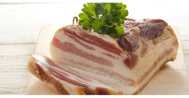 Medicamentul traditional al romanilor. Ce boli vindeca SLANINA