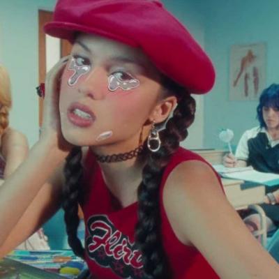 Olivia Rodrigo a lansat videoclipul piesei Brutal