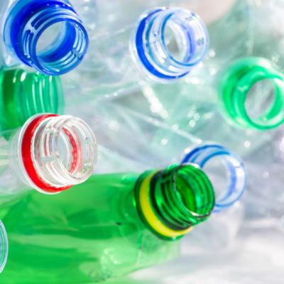 Cat de periculos este sa reutilizezi o sticla de plastic?