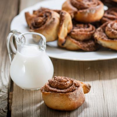 Melcisori cu nuca, scortisoara si lapte condensat 