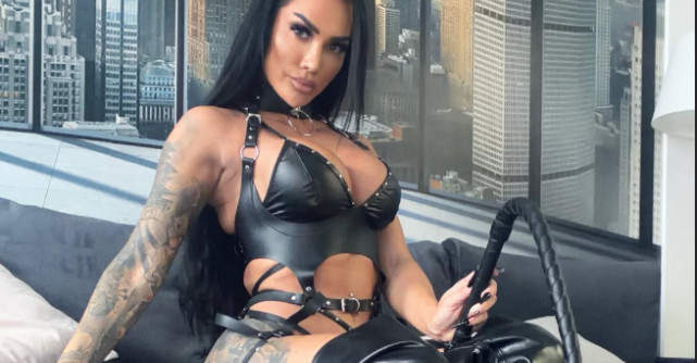 Nattasha Black a dat tot din casă! Cum arată camera secretă în care își ține armele pentru meseria de dominatoare