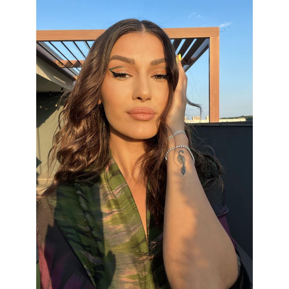 Alina Eremia, cu ochiul vânăt pe Instagram. Ce mesaj a distribuit artista?