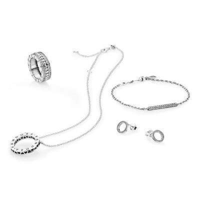  (P) Noua colectie de toamna de la Pandora te poarta intr-un regat magnific