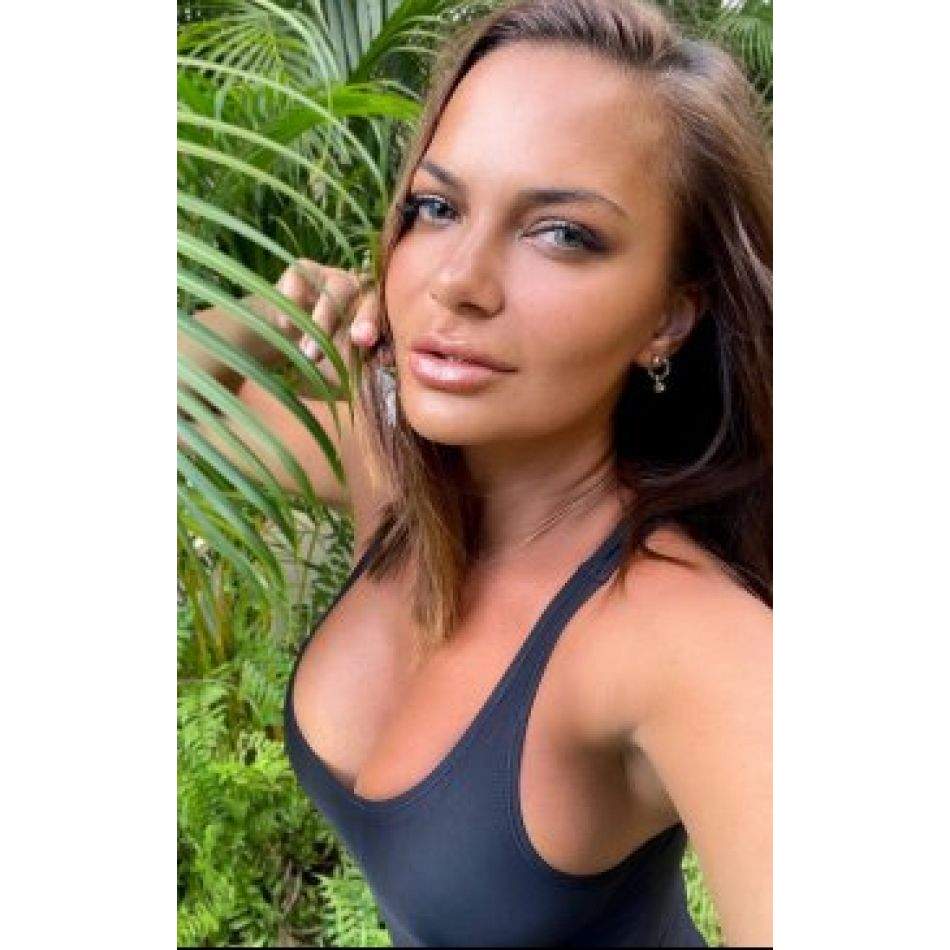 Andreea Antonescu, ipostaze sexy, cu burtica la vedere! Cum s-a pozat vedeta însărcinată în 5 luni?