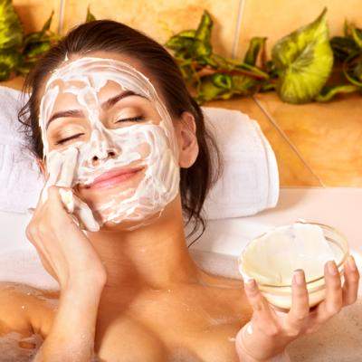 5 Tratamente faciale naturale care chiar functioneaza