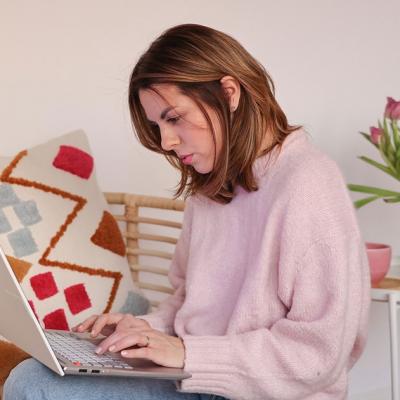 Ioana Puiu și pasiunea pentru foto/video pe care și-a descoperit-o pe băncile facultății