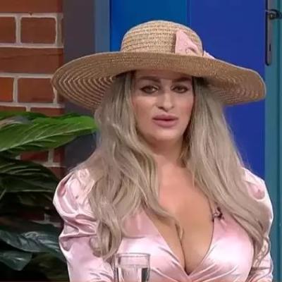 Aroganța făcută de Sânziana Buruiană pentru a semăna cât mai mult cu Barbie. Vreau ca în viitorul apropiat să...