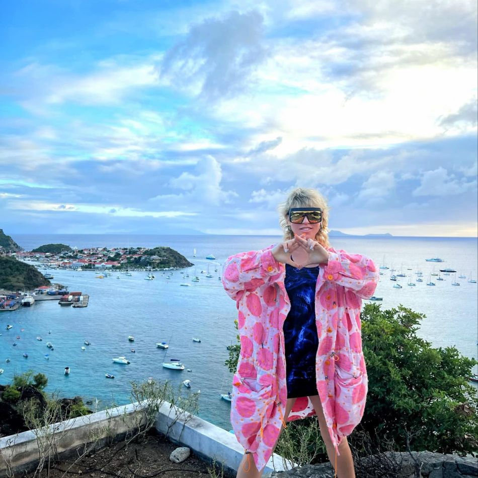 Cine este iubitul misterios al Corinei Bud? După un divorț dureros, artista și-a găsit liniștea în brațele unui om de afaceri