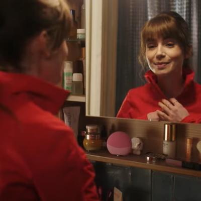 Emily Cooper dezvăluie secretul pielii sale fantastice: iconicul LUNA by FOREO.