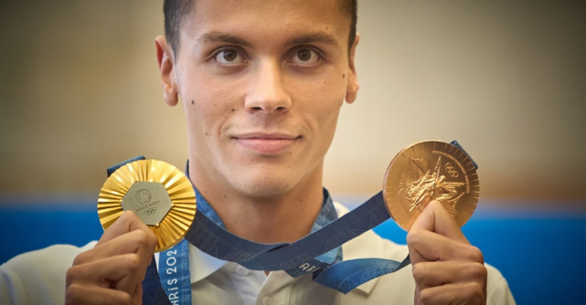 David Popovici, aur la 200 m liber la Campionatele Mondiale de Natație de la Singapore