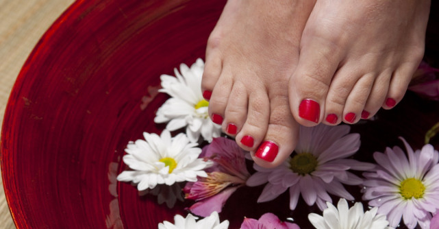 Cum să elimini complet pielea moartă de pe călcâie