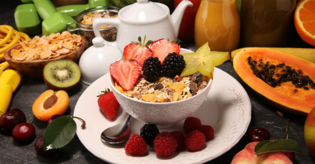 Ce alimente nu trebuie să lipsească din meniu la micul dejun?