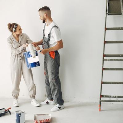 Sfaturi pentru economisirea banilor în renovarea locuinței cu ajutorul unui credit online rapid