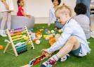 10 jocuri care dezvoltă gândirea logică a copilului: activități simple care îl învață să găsească singur soluții