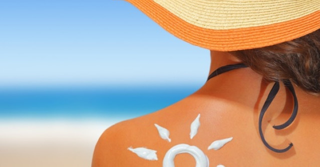 5 Efecte nebanuite ale lotiunilor de plaja