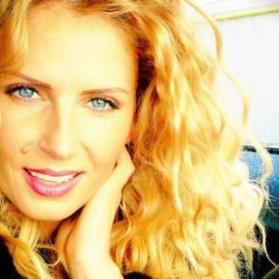 Andreea Bănică îți dezvăluie secretele unei supe de găluște senzaționale! Modul de preparare este totul
