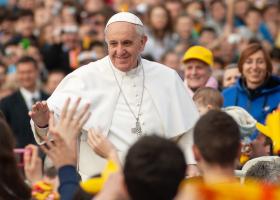 Un copil l-a întrebat pe Papa Francisc dacă tatăl său ateu este în Rai. Răspunsul a emoționat o lume întreagă.
