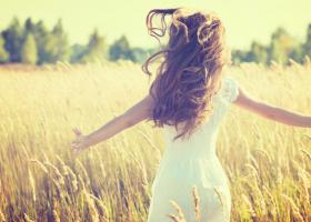 Ingrijirea parului pe timpul verii: Sfaturi de la cei mai buni stilisti