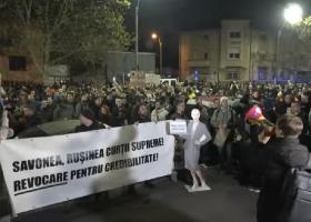 wall-street.ro: Protest spontan în fața CS. Sute de români au ieșit în stradă, după publicarea documentarului Recorder