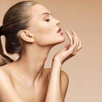 Poți întârzia apariția ridurilor? Ingrediente cosmetice wow și obiceiuri de îngrijire care ajută pe termen lung