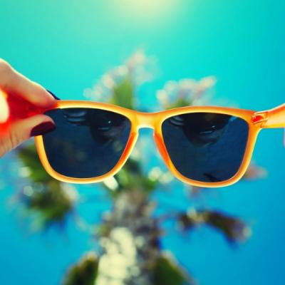 Ochelarii de soare ne pot afecta vederea. De ce trebuie sa tinem cont