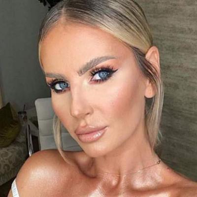 Andreea Bănică a revenit la medicul estetician! Ce schimbare și-a făcut artista la nivelul feței?