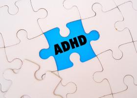 Ce înseamnă ADHD? Simptome, tratamente și gestionarea acestei afecțiuni.