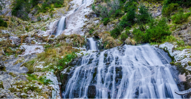 Cascada Cailor: Legenda unuia dintre cele mai frumoase locuri din Romania