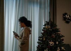 Sărbători cu emoții amestecate. Cum ne protejăm în perioadele încărcate – recomandări de la psihoterapeutul Cazimir Comandașu