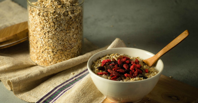 Budinca de ovaz la cuptor, cu banane si scortisoara: Micul dejun perfect pentru dimineti racoroase