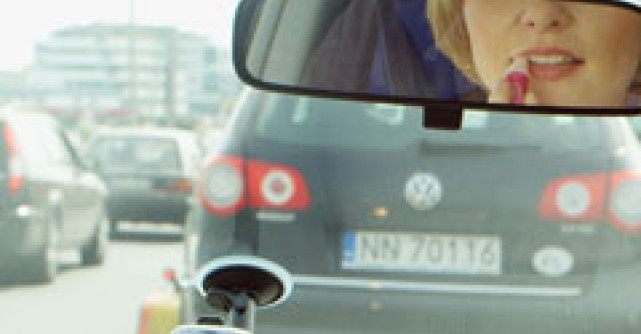 Parerea misoginului: Femeile la volan ne dau fiori, cand stam in dreapta