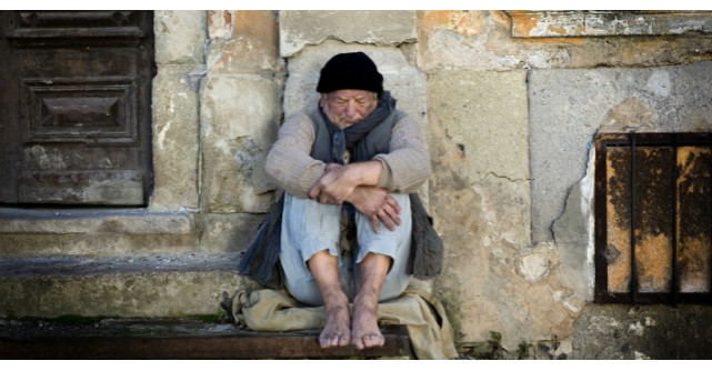 Patronul restaurantului nu a vrut sa ii dea de mancare acestui batranel. Ce a urmat?