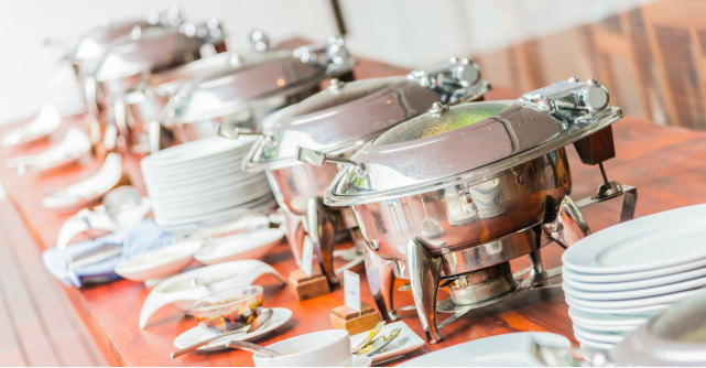 Vasele care mentin mancarea calda pentru mese de sarbatori depline