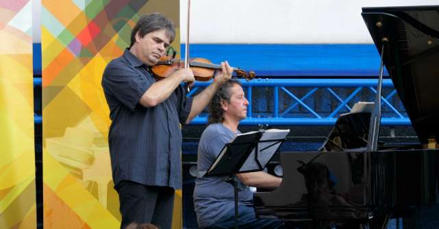 Gabriel Croitoru şi Vioara lui Enescu revin cu o avanpremieră în aer liber a turneului național din toamnă