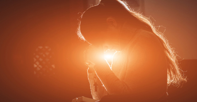 Ruga de duminică - Semnificație, practici și rugăciuni importante