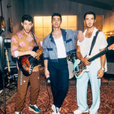 Jonas Brothers lanseaza single-ul Who's In Your Head