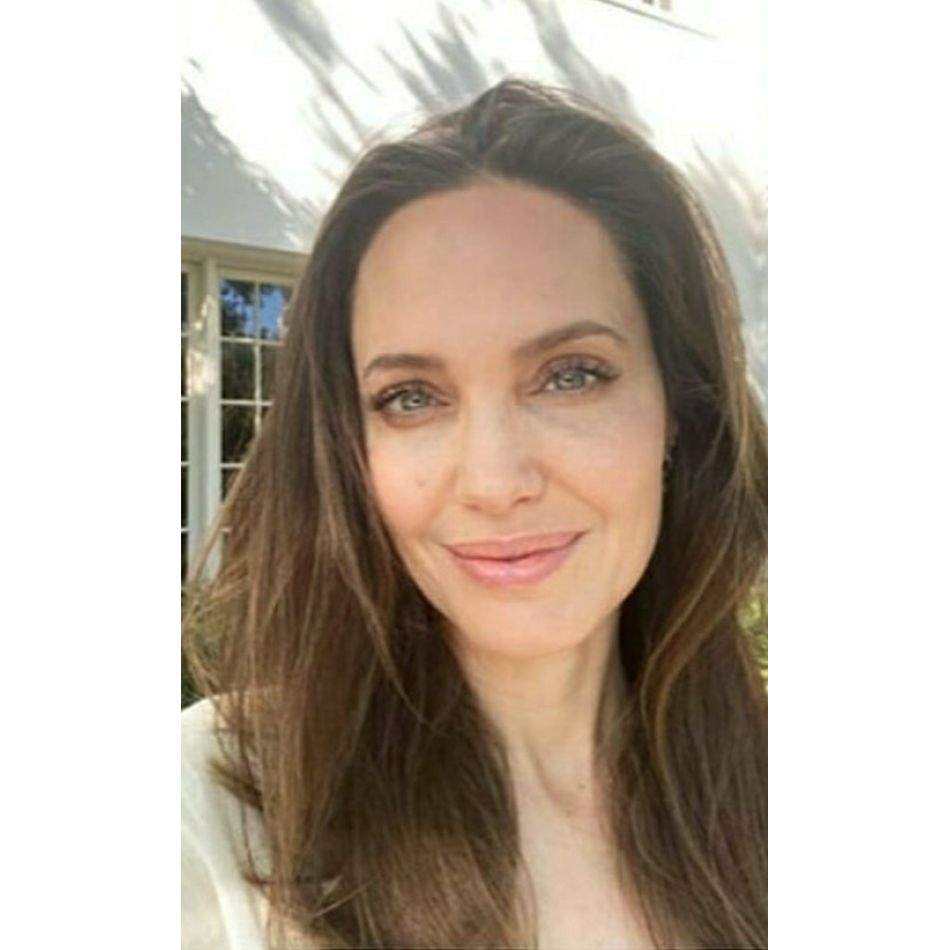 Angelina Jolie a vizitat Ucraina. Actrița a mers la copiii unui internat din Lviv