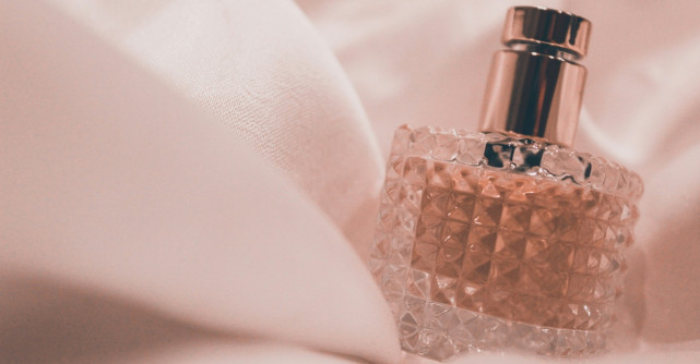 Diferențe între tipurile de parfumuri și cum să le folosești