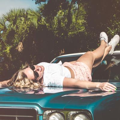 Modele de bermude colorate pentru vara și începutul de toamnă de anul acesta